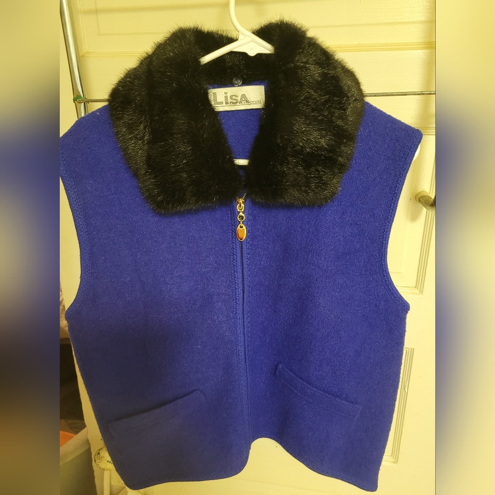 Vintage size L vest with removable faux collar